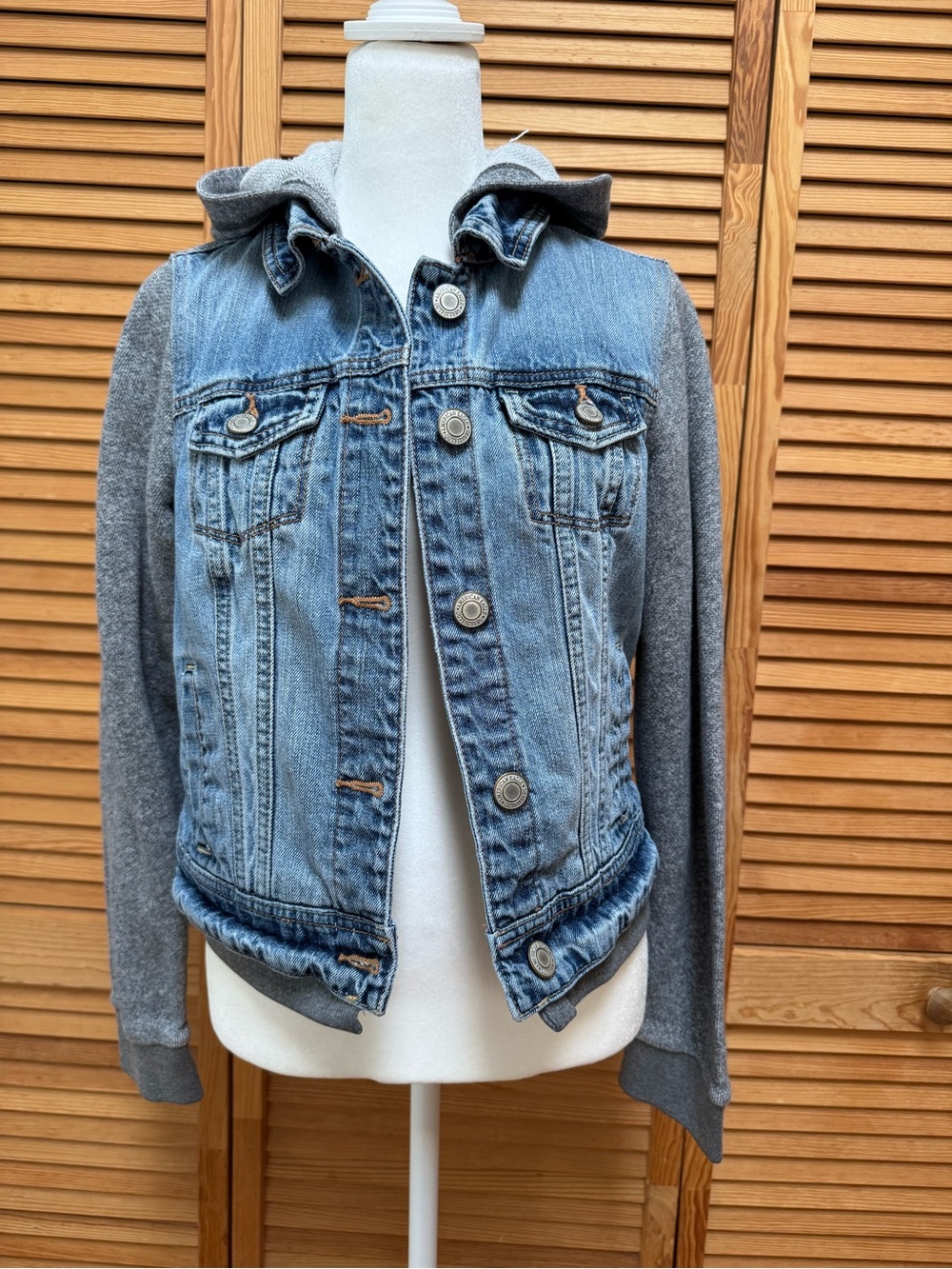 American Eagle Hooded Denim Jacket Gray Knit Sleeve Trucker Light Wash Medium